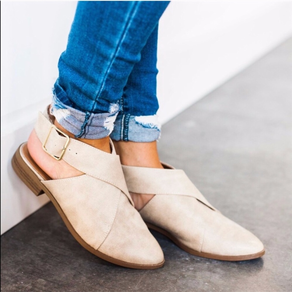 LAST 1🖤 tan vegan leather wrap flat bootie - Picture 3 of 3